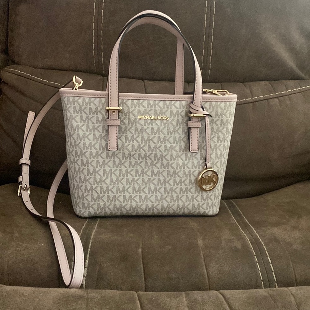 This is a Michael Kors purse.